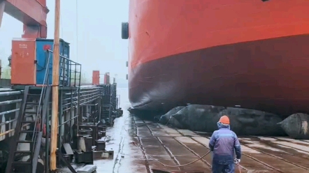 2022.03.20 下午16:58分,113米大型甲板船&ldquo;永佳通寶&rdquo;氣囊上排下水吉水接水順利#永佳通寶#氣囊下水#船舶下水#船用氣囊#甲板船下水