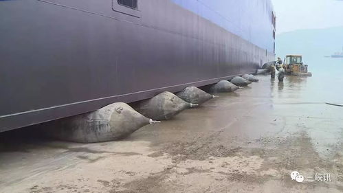 多圖曝光143米“河?！毕滤?，場面霸氣！船舶上排下水氣囊顯神威